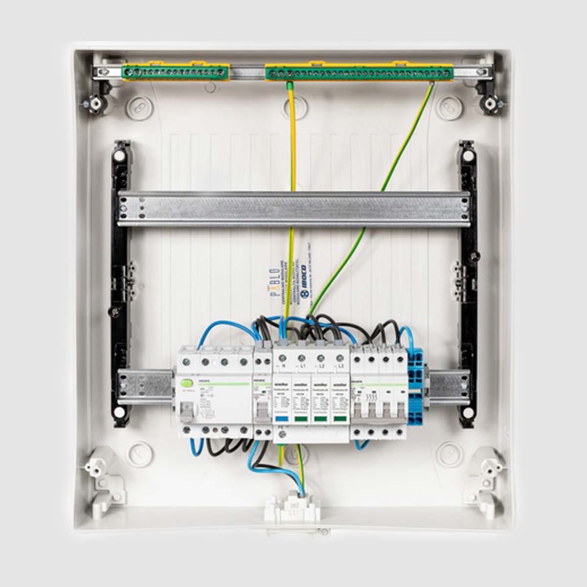 Coffret de Protection AC 9 Kw Triphasé avec Place pour Passerelle + Prise de courant